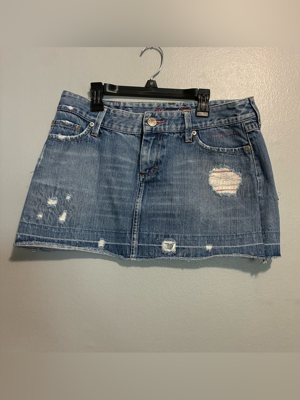 Vintage American Eagle Distressed Denim Mini Skirt Y2K Size 8 Jean Skirt Raw Hem